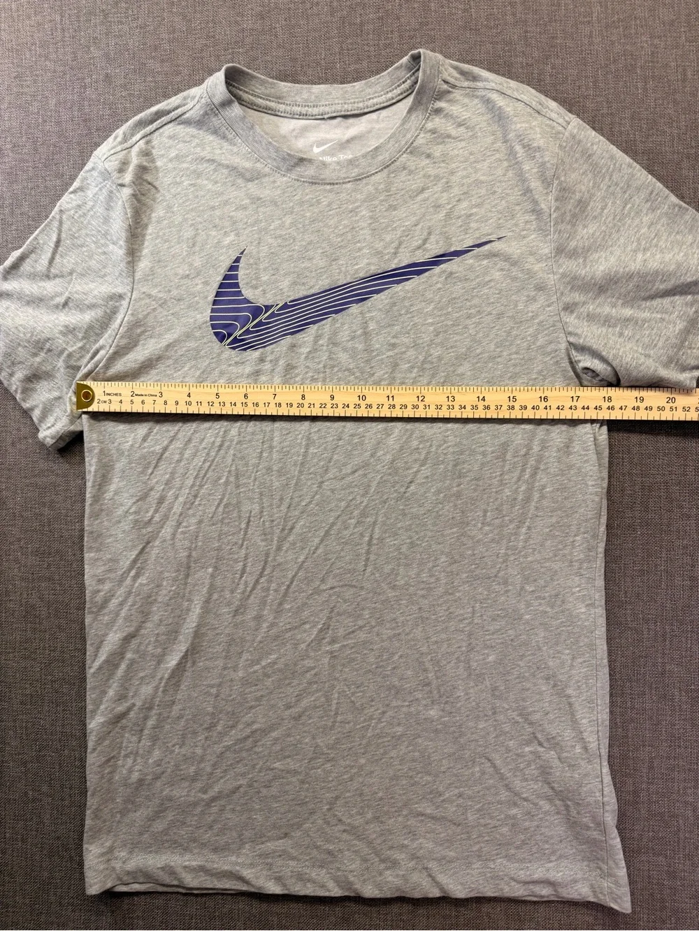 Nike Men’s Light Gray Short-Sleeve Tee with Blue Swoosh Small